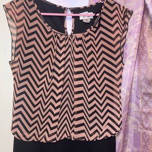 Pink with black chevron design. And the bottom half black.